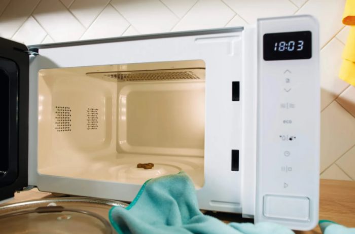 Мікрохвильова піч Gorenje MO20S4WEU