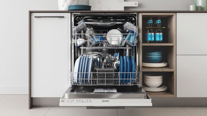 Вбудована посудомийна машина Indesit DIE 2B19 A