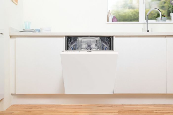 Вбудована посудомийна машина Indesit DIE 2B19 A