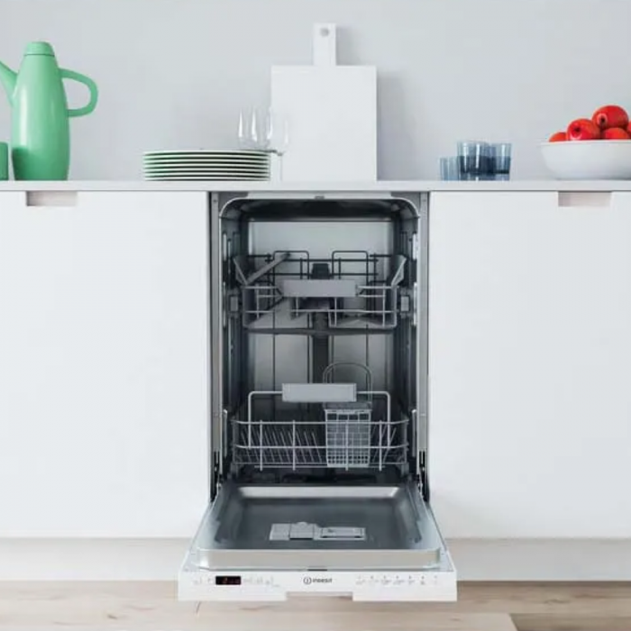 Вбудована посудомийна машина Indesit DSIC 3M19