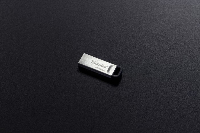 Флеш-накопичувач USB3.2 32GB Kingston DataTraveler Kyson Silver/Black (DTKN/32GB)