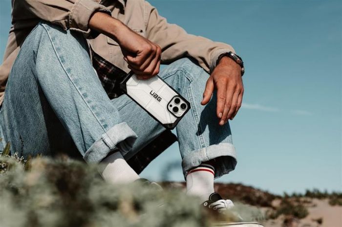 Чохол-накладка Urban Armor Gear Plasma для Apple iPhone 15 Pro Max Ash (114304113131)