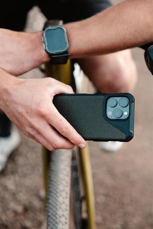 Чохол-накладка Urban Armor Gear Metropolis LT Magsafe для Apple iPhone 15 Pro Kevlar Black (114277113940)