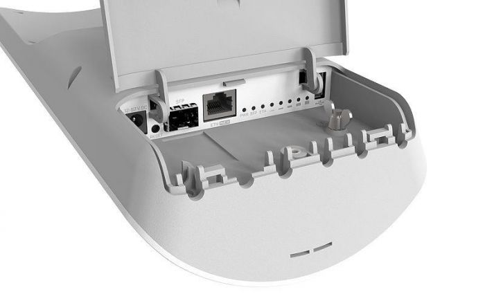 Точка доступу з антеною MikroTik mANTBox 52 15s (RBD22UGS-5HPacD2HnD-15S) (1хGE, 1xSFP, 12dBi/2GHz, 15dBi/5GHz)